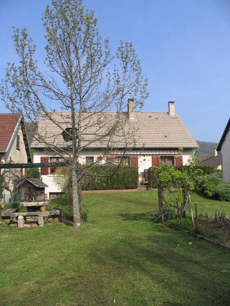 Maison derrière au pritemps 2