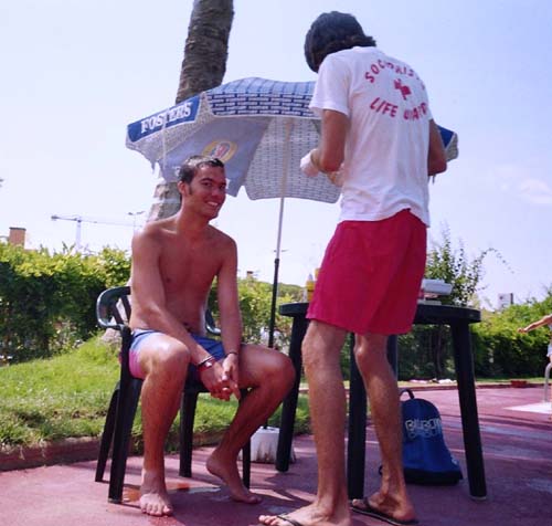 Spain 06 (45) - La Bosse se fait soigné...après avoir touché le fond... de la piscine