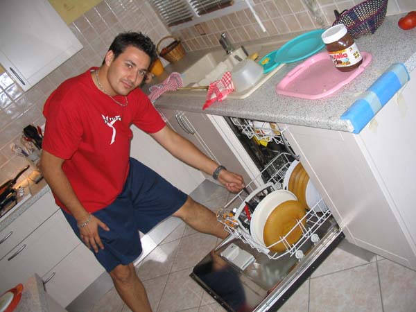 18. L'Idiot fait la vaisselle !!